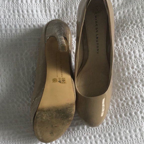 Chinese Laundry pumps with stitched detail - Picture 3 of 5